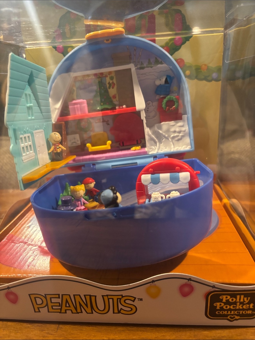 Peanuts Blue Portable Holiday Polly Pocket Playset  JFV05